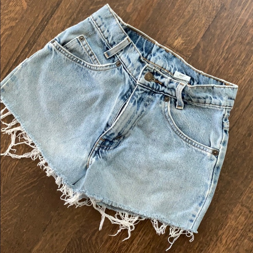 Vintage Levi 550 cut off high waisted shorts 25in